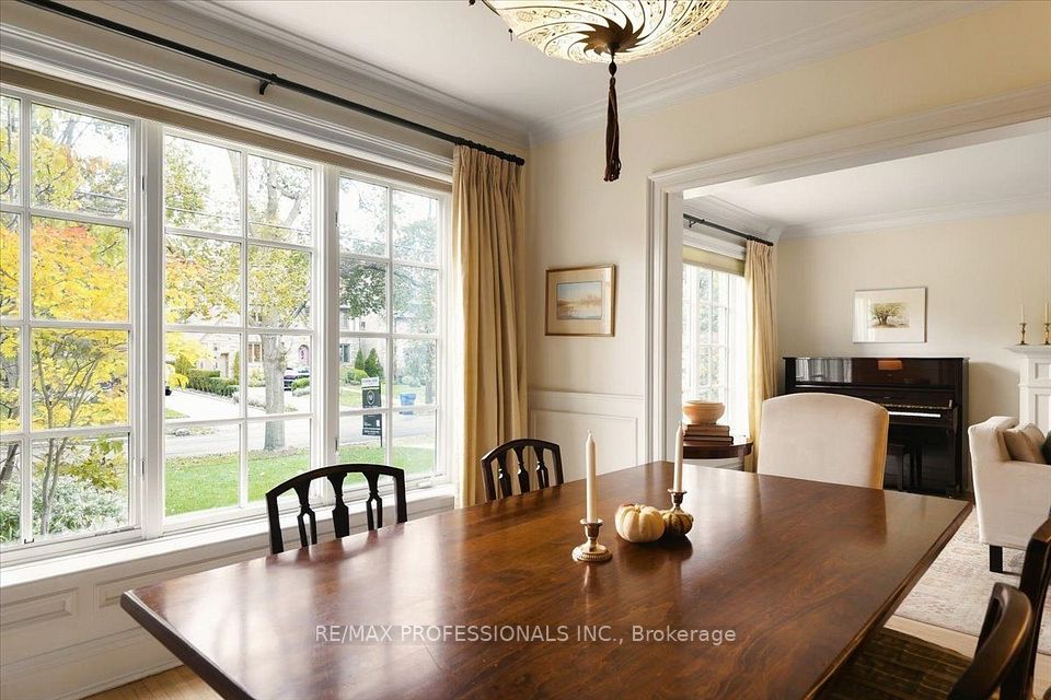 83 King Georges Road, Toronto, ON M8X 1M1 18