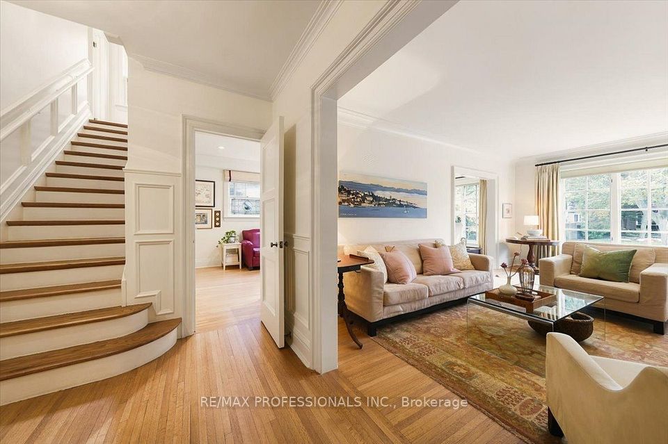 83 King Georges Road, Toronto, ON M8X 1M1 12