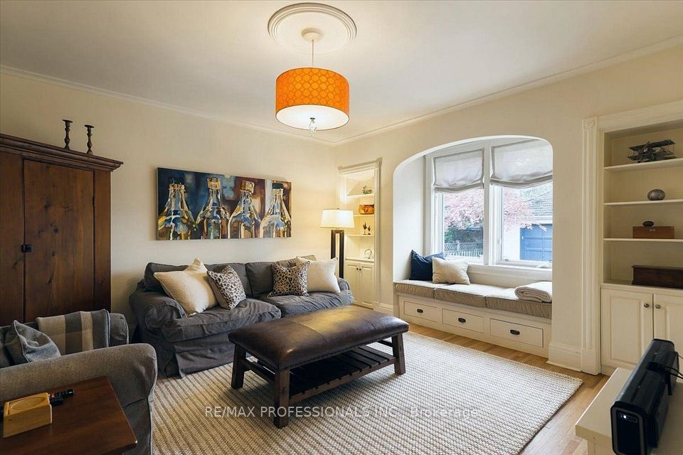 83 King Georges Road, Toronto, ON M8X 1M1 21