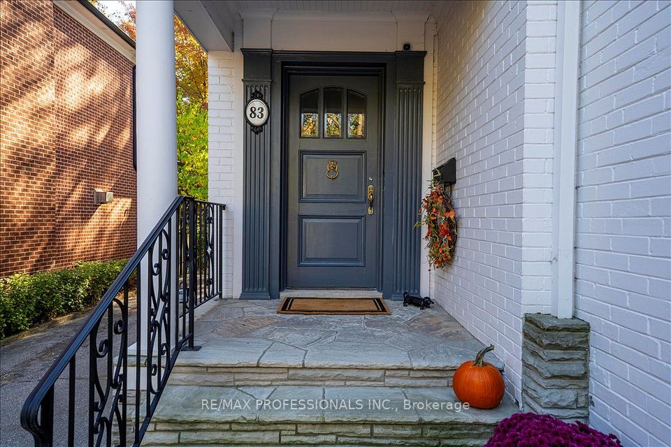 83 King Georges Road, Toronto, ON M8X 1M1 5