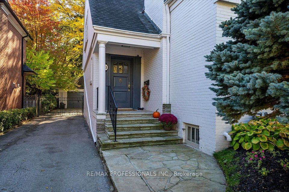 83 King Georges Road, Toronto, ON M8X 1M1 6
