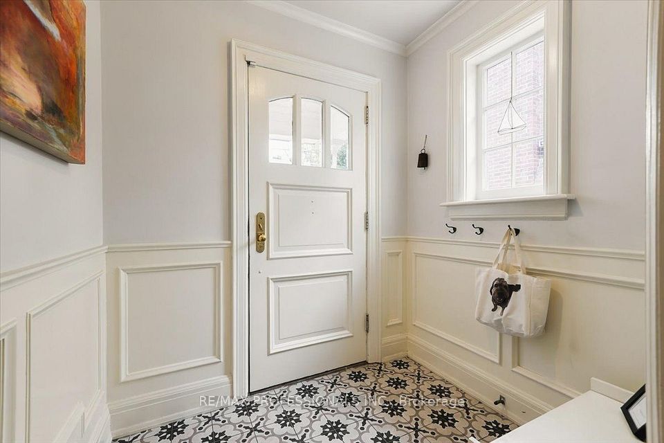 83 King Georges Road, Toronto, ON M8X 1M1 11