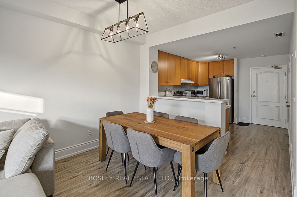 3531 Lake Shore Boulevard W 210, Toronto, ON M8W 1P4 4