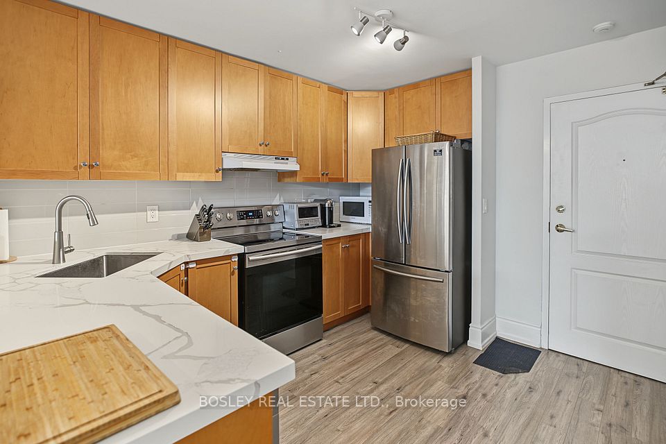 3531 Lake Shore Boulevard W 210, Toronto, ON M8W 1P4 3