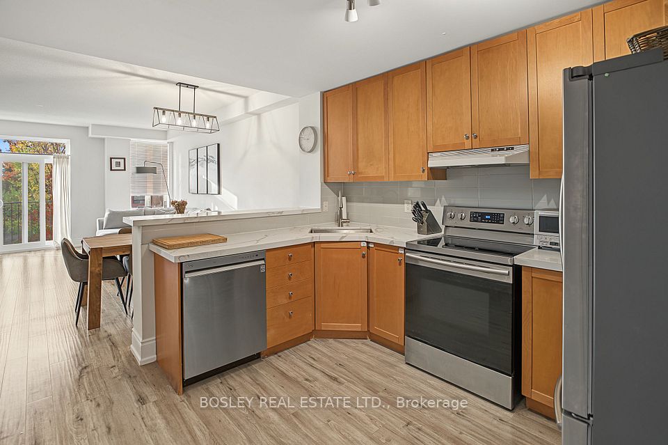 3531 Lake Shore Boulevard W 210, Toronto, ON M8W 1P4 2