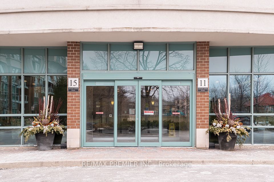 15 Michael Power Place PH06, Toronto, ON M9A 5G4 2
