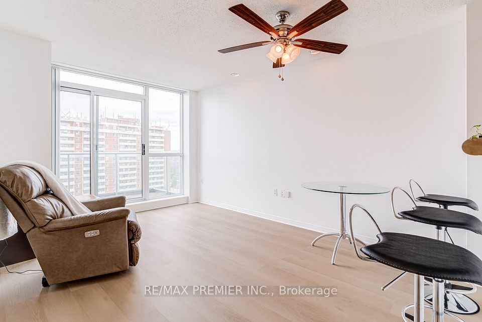 15 Michael Power Place PH06, Toronto, ON M9A 5G4 11