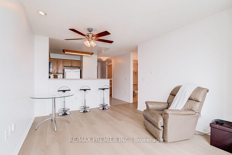 15 Michael Power Place PH06, Toronto, ON M9A 5G4 12