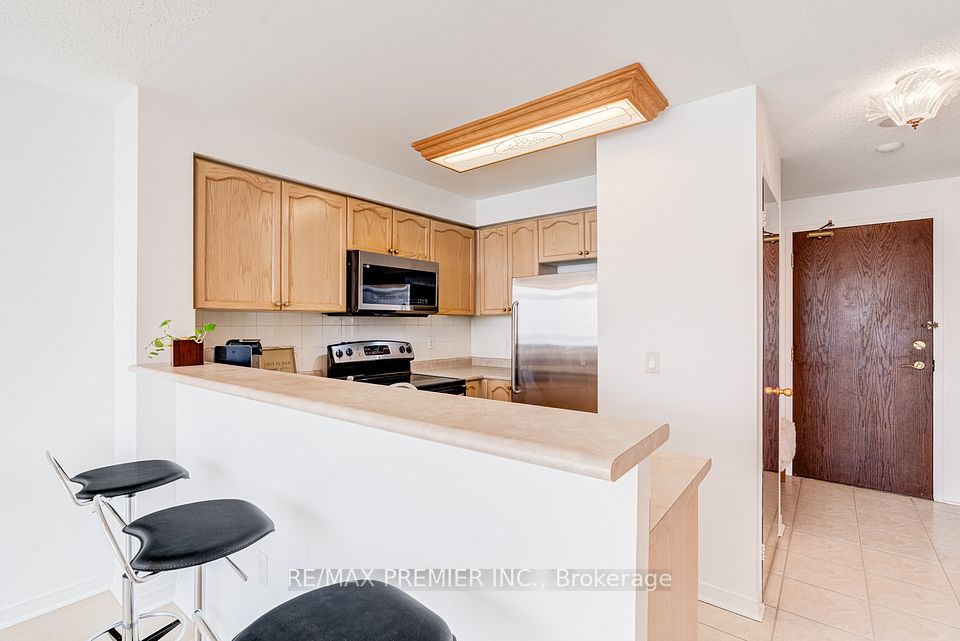 15 Michael Power Place PH06, Toronto, ON M9A 5G4 8