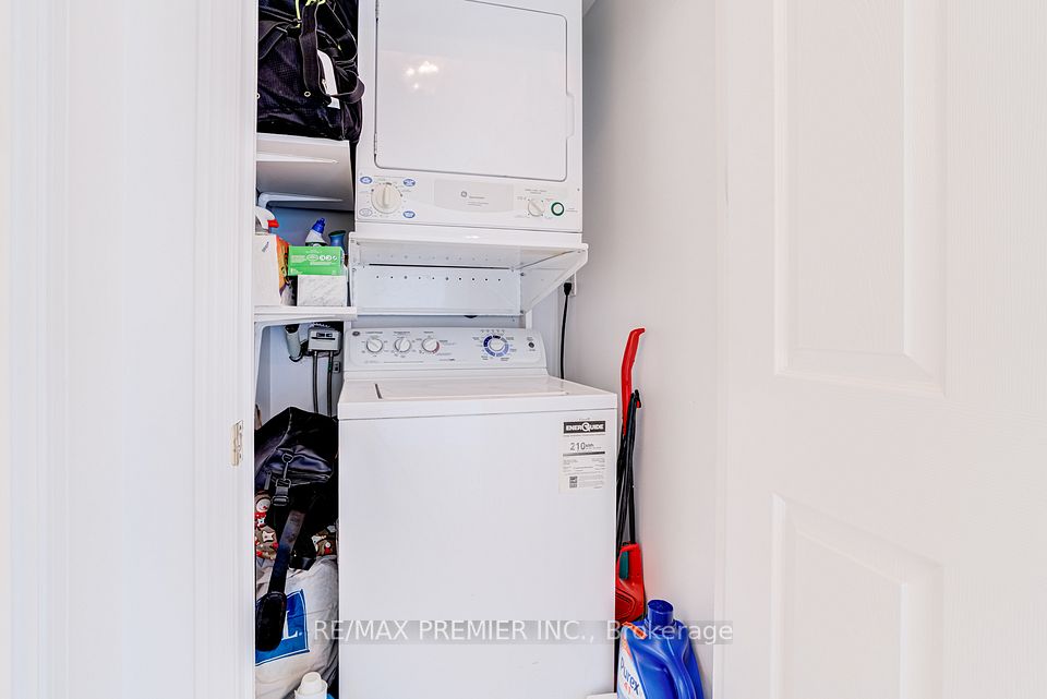 15 Michael Power Place PH06, Toronto, ON M9A 5G4 24