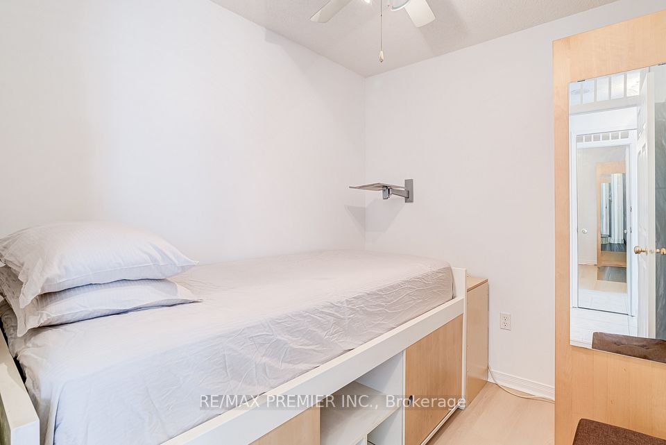 15 Michael Power Place PH06, Toronto, ON M9A 5G4 20