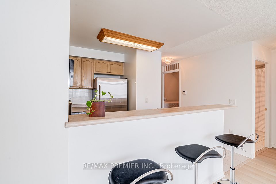 15 Michael Power Place PH06, Toronto, ON M9A 5G4 10