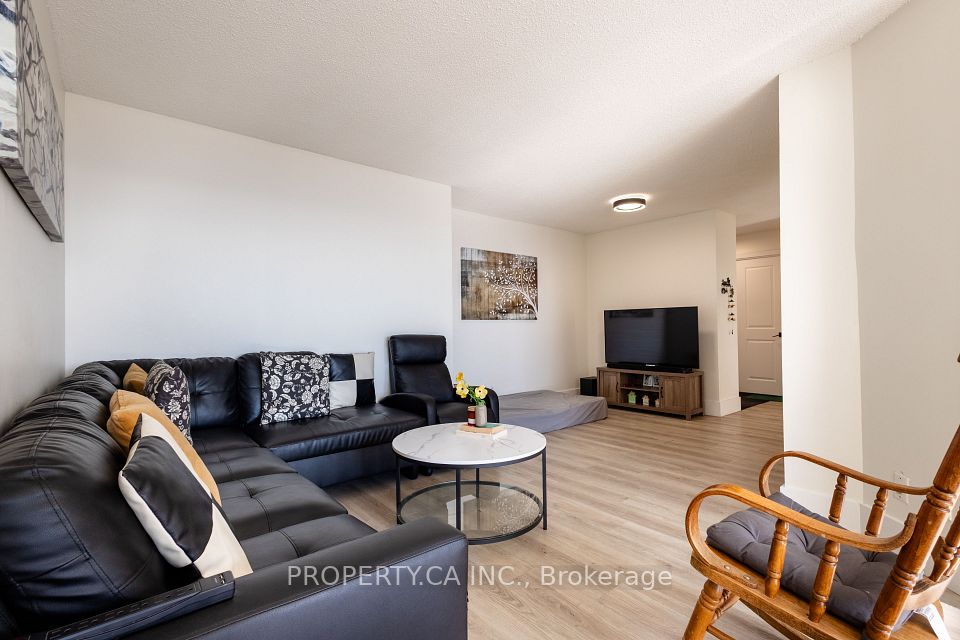 41 Marbrook Lane 1706, Toronto, ON M9V 5E6 2