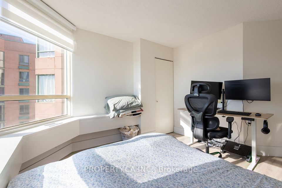 41 Marbrook Lane 1706, Toronto, ON M9V 5E6 13