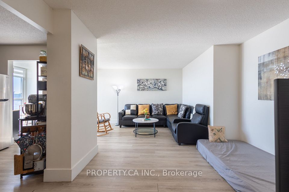 41 Marbrook Lane 1706, Toronto, ON M9V 5E6 4