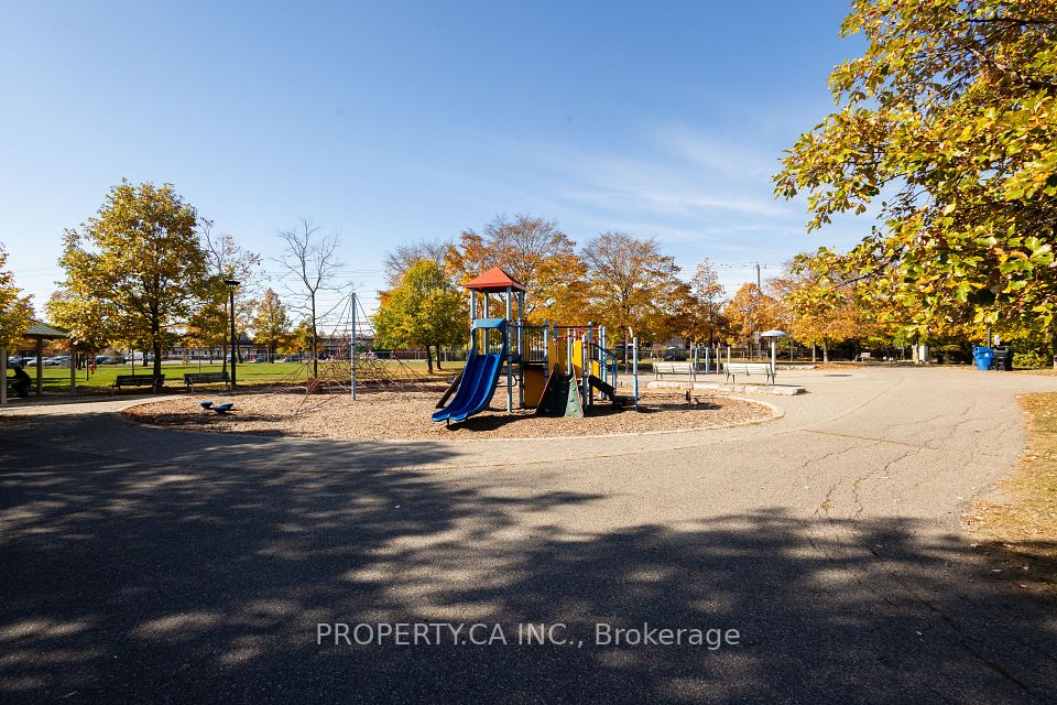 41 Marbrook Lane 1706, Toronto, ON M9V 5E6 15