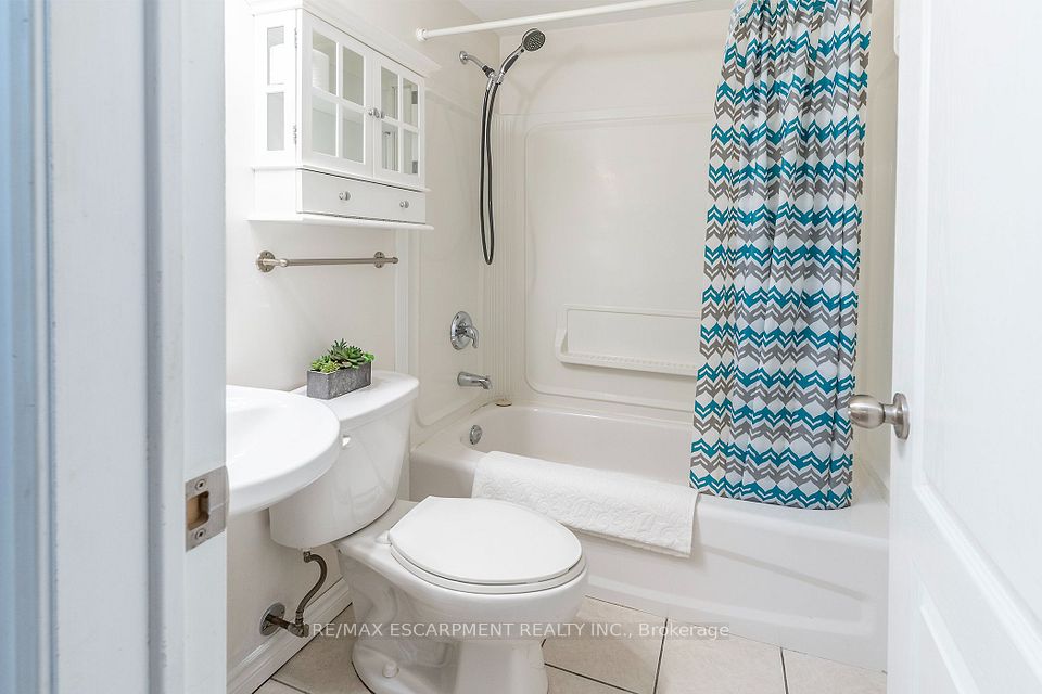 2455 Rebecca Street, Oakville, ON L6L 2B1 23