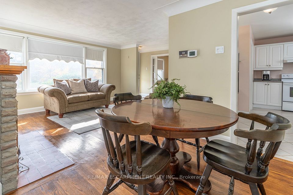 2455 Rebecca Street, Oakville, ON L6L 2B1 7