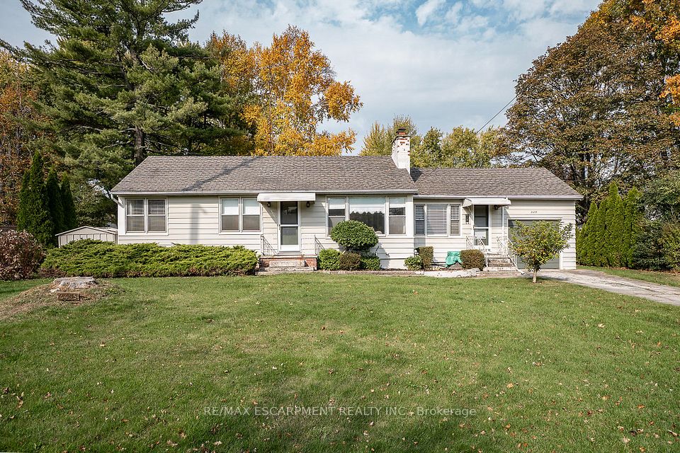 2455 Rebecca Street, Oakville, ON L6L 2B1 2