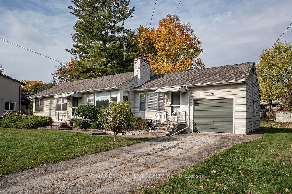 2455 Rebecca Street, Oakville, ON L6L 2B1 3