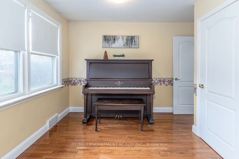 2455 Rebecca Street, Oakville, ON L6L 2B1 8