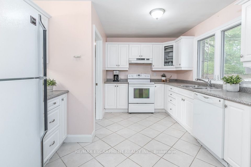 2455 Rebecca Street, Oakville, ON L6L 2B1 11