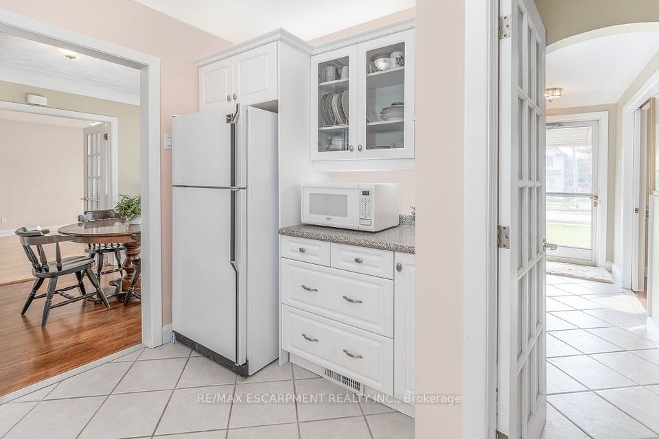 2455 Rebecca Street, Oakville, ON L6L 2B1 12