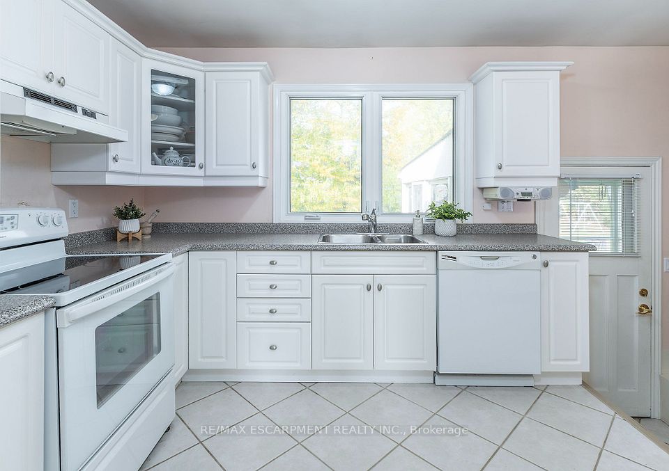 2455 Rebecca Street, Oakville, ON L6L 2B1 13