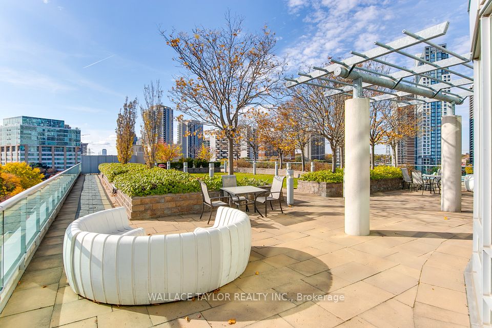 3391 Bloor Street W 1007, Toronto, ON M8X 1G3 22