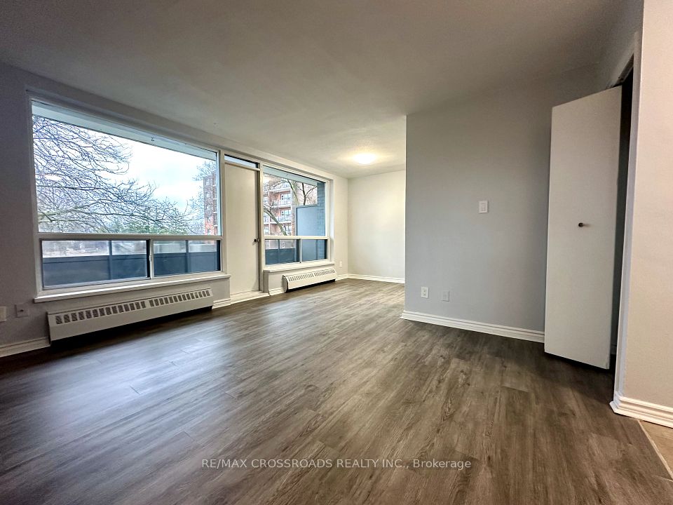 363 Lakeshore Road E 302, Mississauga, ON L5G 1H7 2