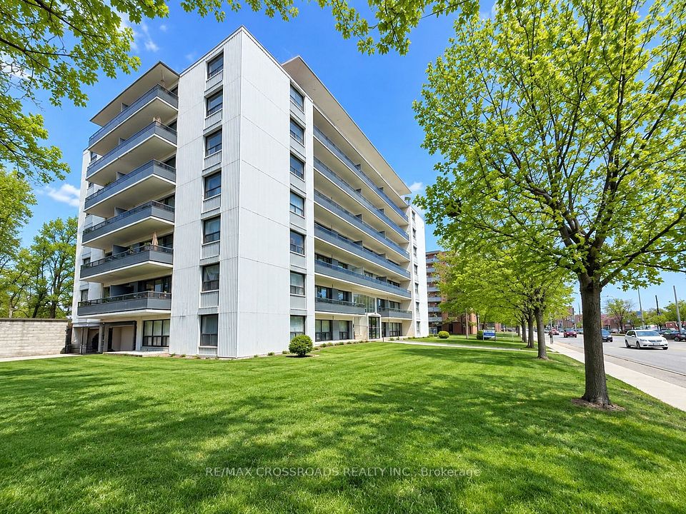 Condo Apartment at 363 Lakeshore Road E 302, Mississauga, ON L5G 1H7