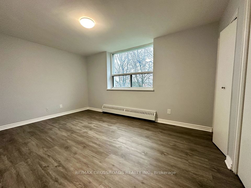 363 Lakeshore Road E 302, Mississauga, ON L5G 1H7 5