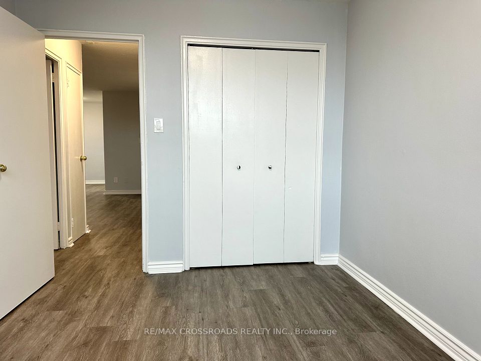 363 Lakeshore Road E 302, Mississauga, ON L5G 1H7 7