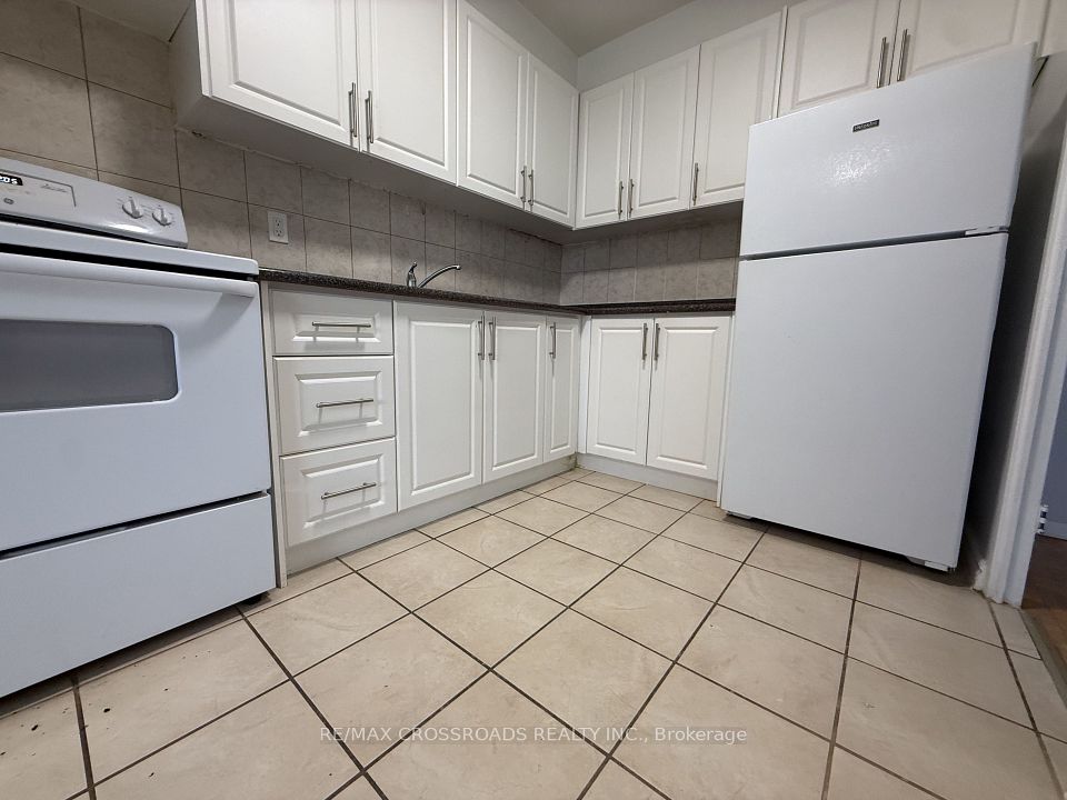 363 Lakeshore Road E 302, Mississauga, ON L5G 1H7 8