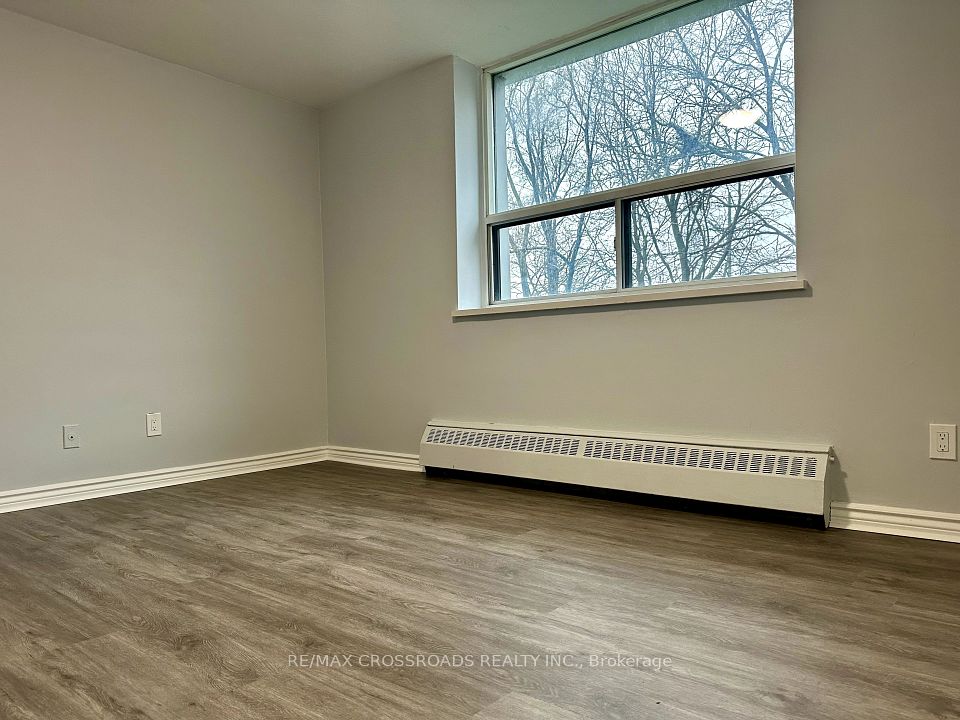 363 Lakeshore Road E 302, Mississauga, ON L5G 1H7 6