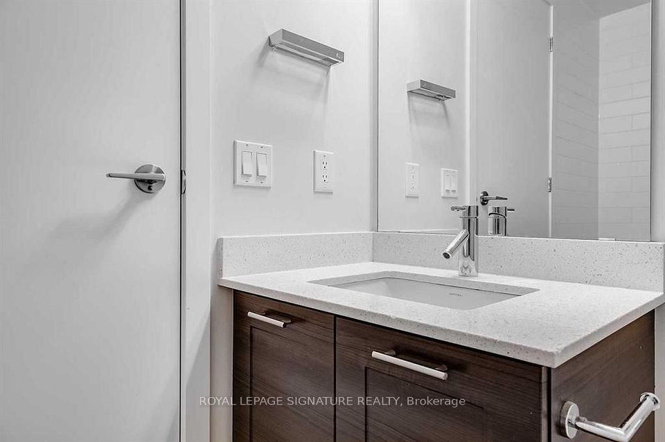 2200 Lakeshore Boulevard 1003, Toronto, ON M8V 1A4 11