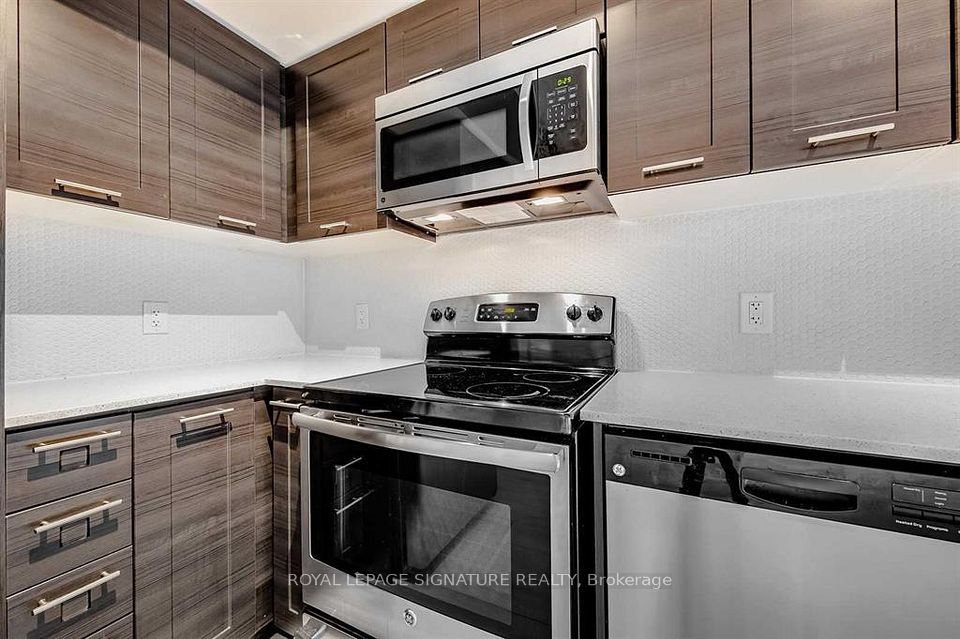 2200 Lakeshore Boulevard 1003, Toronto, ON M8V 1A4 4