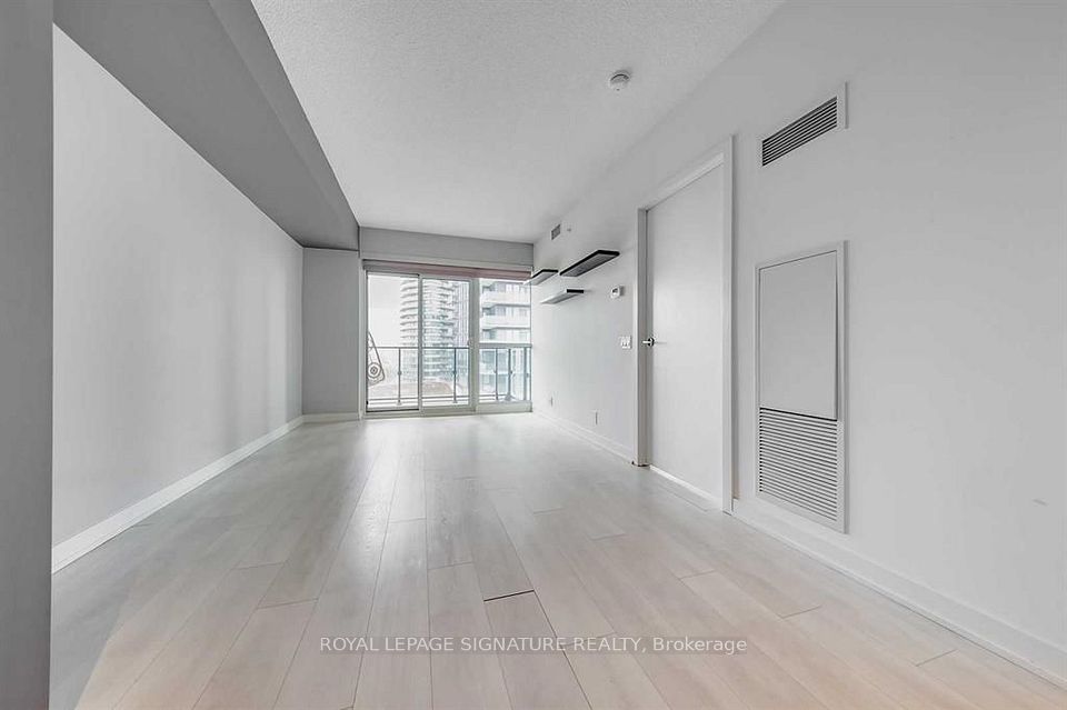 2200 Lakeshore Boulevard 1003, Toronto, ON M8V 1A4 6