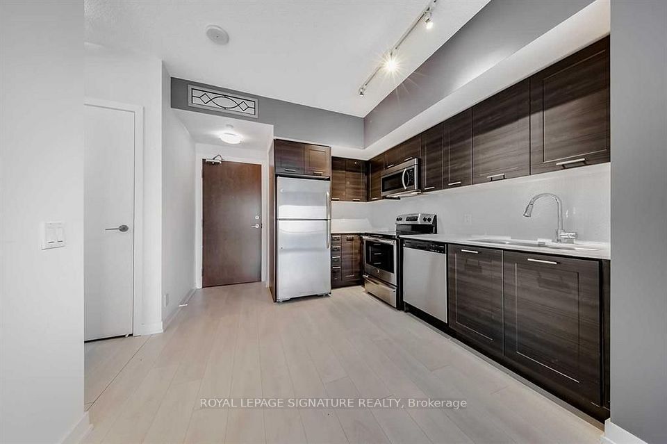 2200 Lakeshore Boulevard 1003, Toronto, ON M8V 1A4 3
