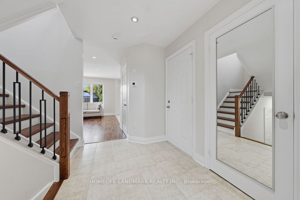 2120 Shorncliffe Boulevard, Oakville, ON L6M 3W7 9