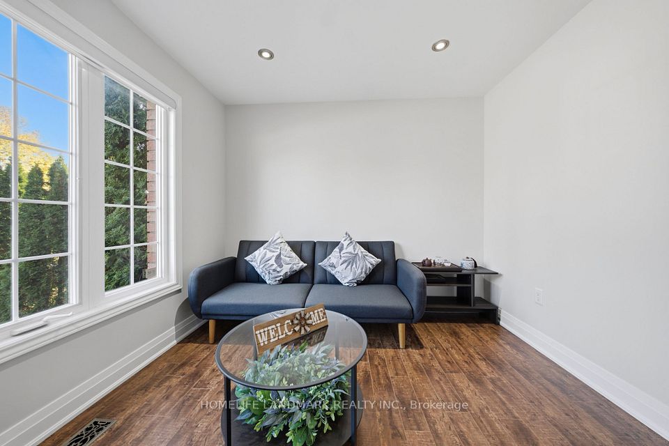 2120 Shorncliffe Boulevard, Oakville, ON L6M 3W7 8