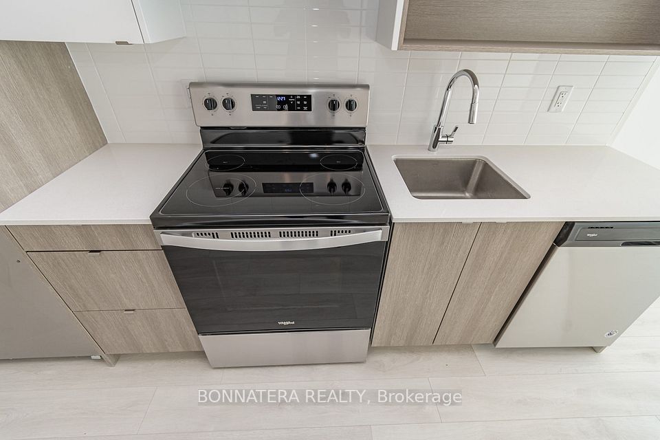 1119 Cooke Boulevard B635, Burlington, ON L6J 6J3 9