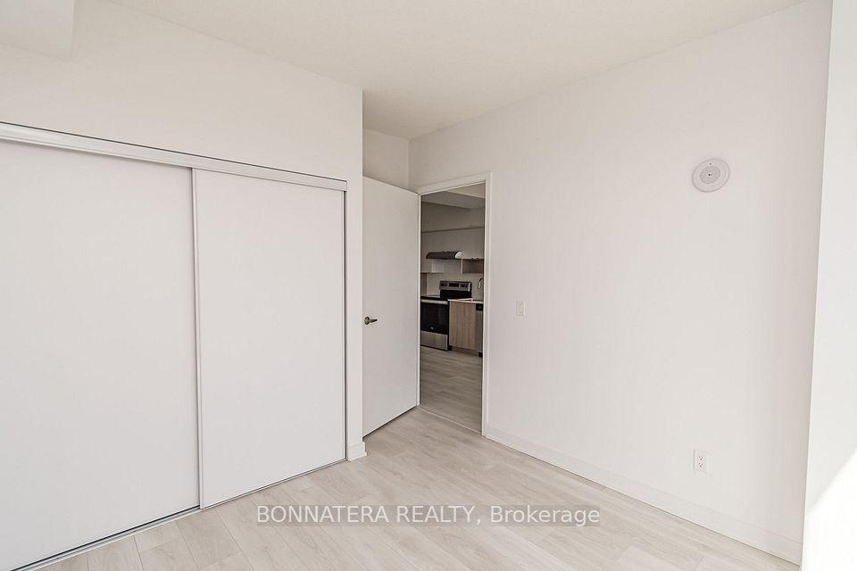 1119 Cooke Boulevard B635, Burlington, ON L6J 6J3 19