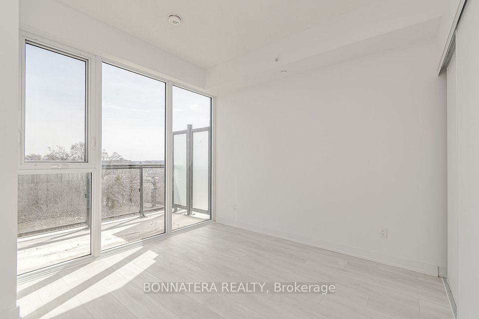 1119 Cooke Boulevard B635, Burlington, ON L6J 6J3 17