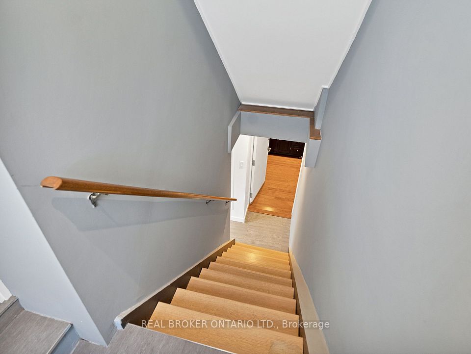 671 Scarlett Road Main, Toronto, ON M9P 2T2 22