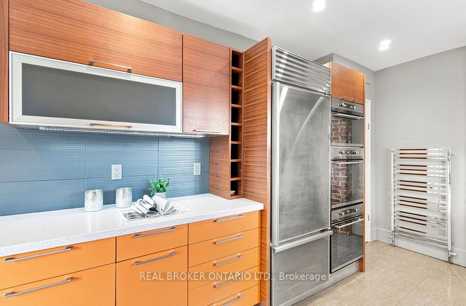 671 Scarlett Road Main, Toronto, ON M9P 2T2 10