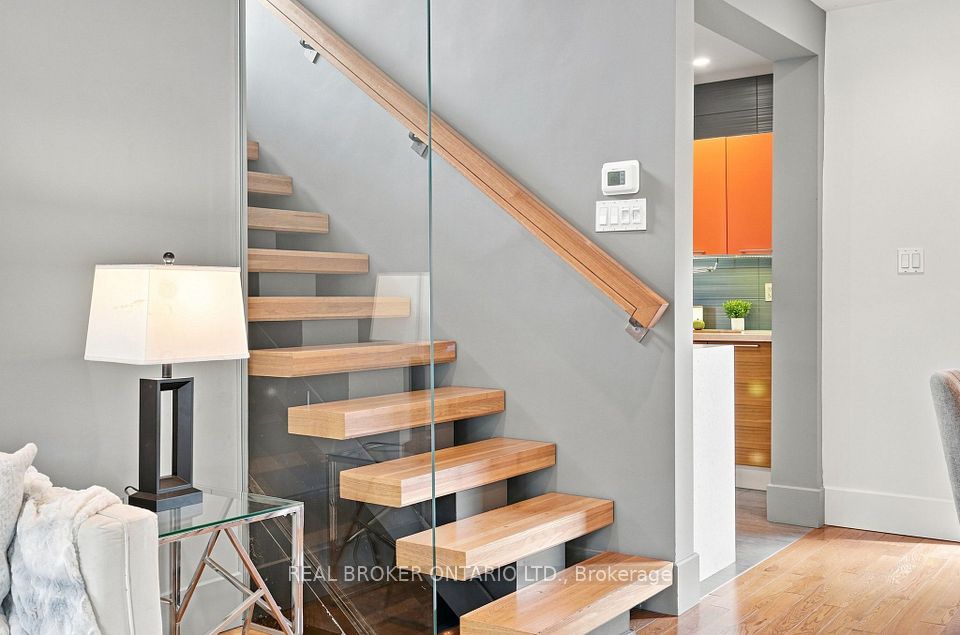 671 Scarlett Road Main, Toronto, ON M9P 2T2 13