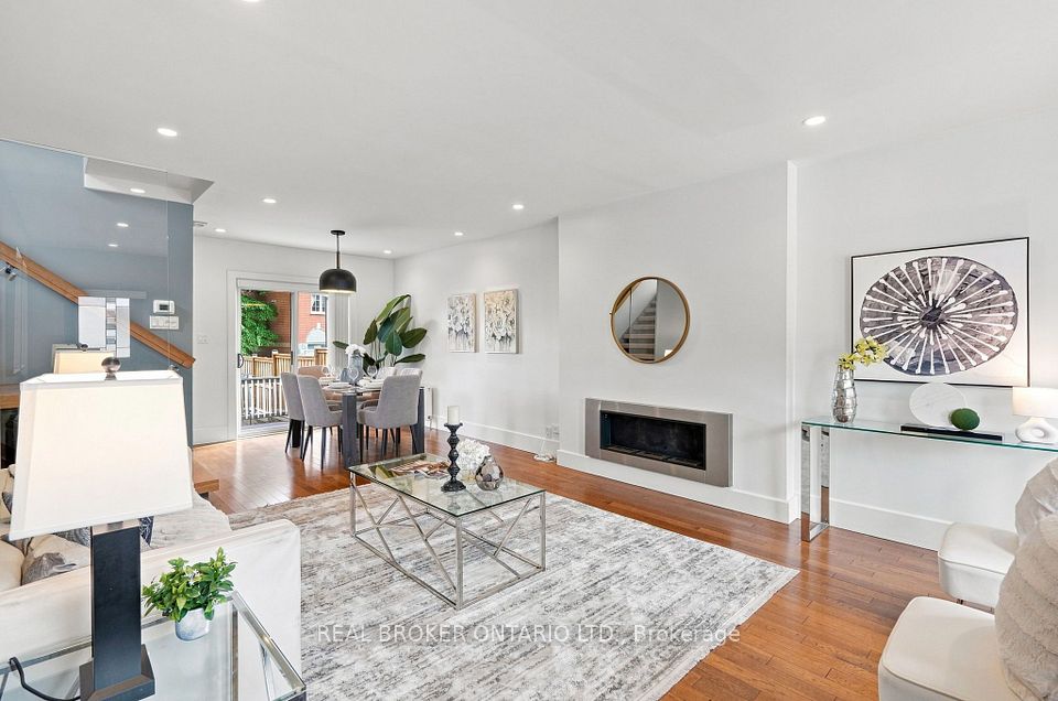 671 Scarlett Road Main, Toronto, ON M9P 2T2 4