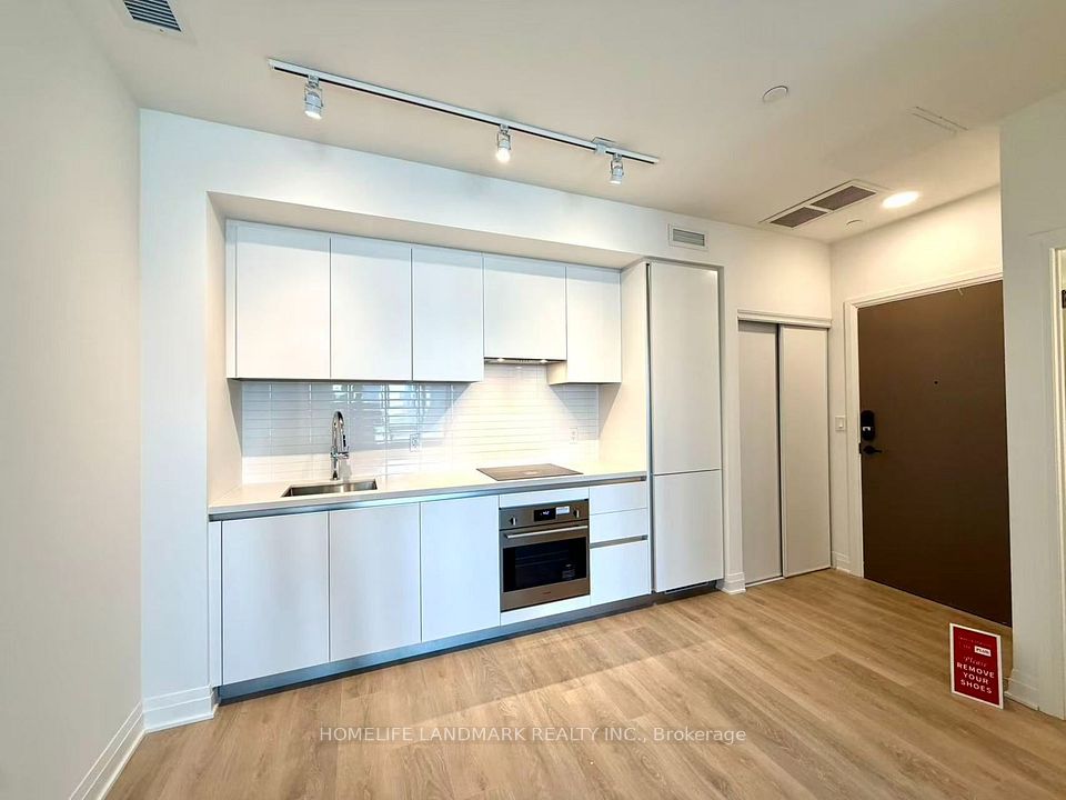4015 The Exchange 605, Mississauga, ON L5B 0N9 3