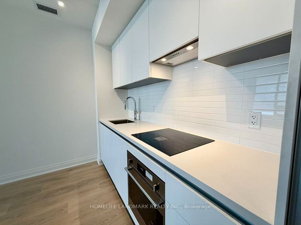4015 The Exchange 605, Mississauga, ON L5B 0N9 6